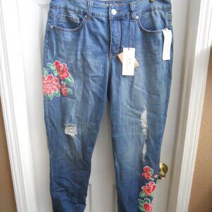 melissa mccarthy  skinny jeans with embellished flowers